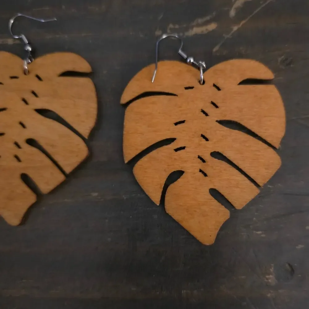 Mustard yellow monstera leaf earrings NWOT